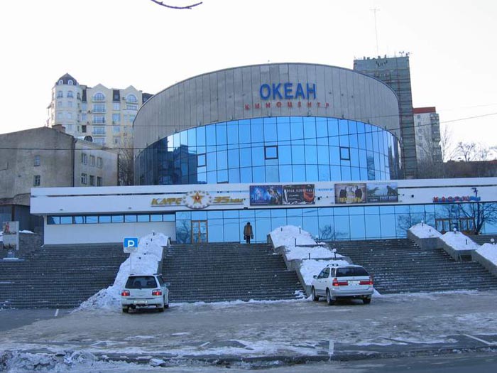 Кинотеатр океан сегодня. Лагерь океан Владивосток зимой. Кинотеатр океан Владивосток. Кинотеатр океан меридианы Тихого.