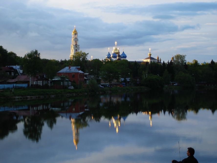 Сергиевом пруд. Келарский пруд Сергиев Посад. Сергиев Посад Лавра Келарский пруд. Троице-Сергиева Лавра пруд. Сергиев поссад водоемы.