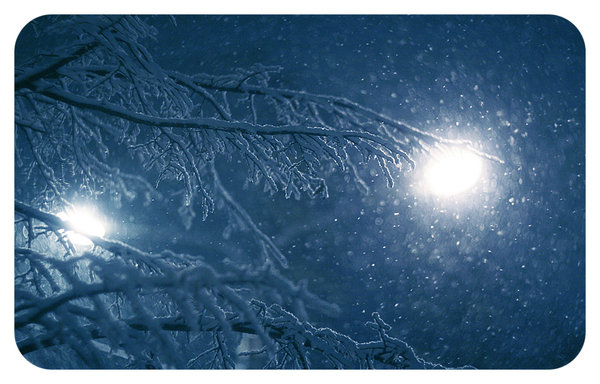 Текст сияет снег слепит глаза деревья. Сияет снег слепит глаза.
