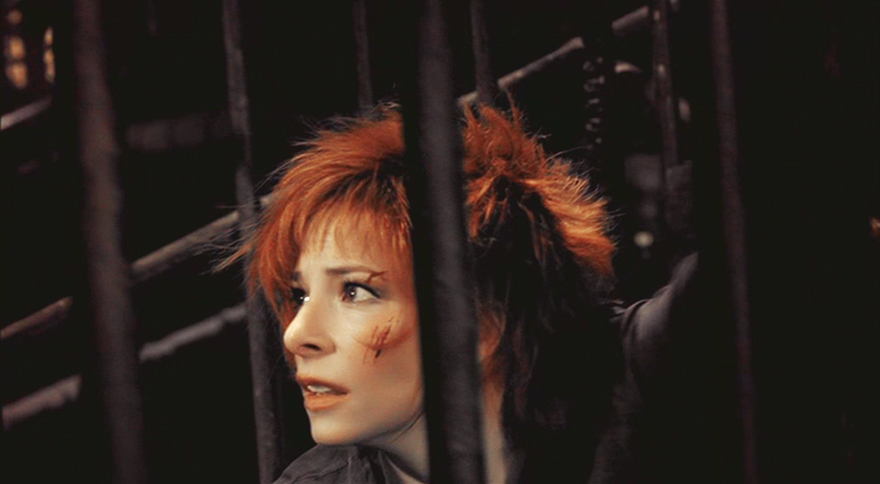 Mylene farmer them all перевод. Милен фармер them all. Susie Davis концерт милен фармер 1995.