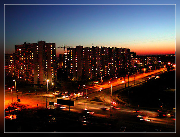 Ночной королев. Ночной город Королев. Город Королев проспект Королева вечер. Город Королев ночью. Проспект королёва вечером.